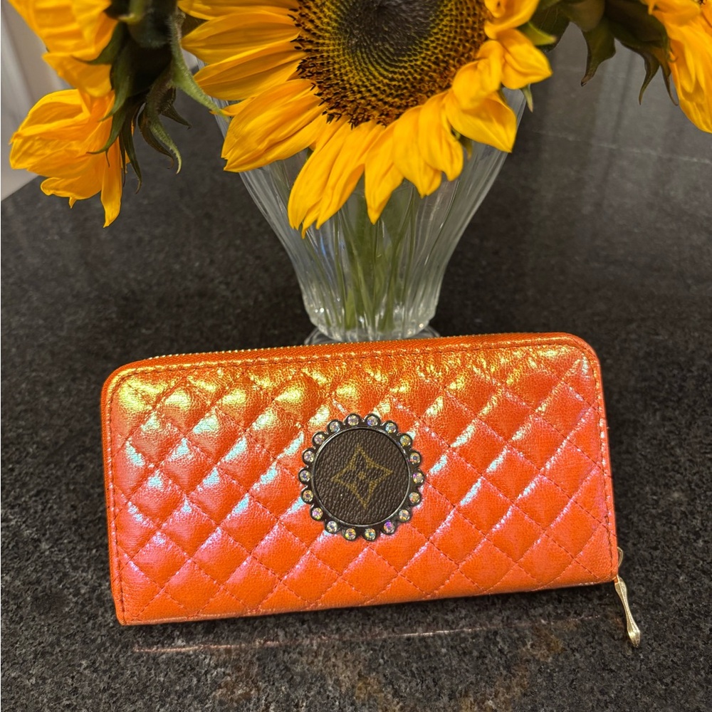 NWT! Boutique Handcrafted Coral BLiNg Zipper Wallet! ❤️